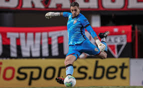 Jean prefers to play with left foot. Jean Jean Paulo Fernandes Filho Cerro Porteno