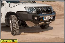 Le Ski Avant Fait Partie Integrante Du Pare Chocs Suv Dacia Duster Tente De Toit