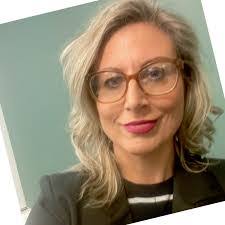 Amy Oram's Instagram, Twitter & Facebook