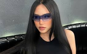 Sofia Hay's Instagram, Twitter & Facebook