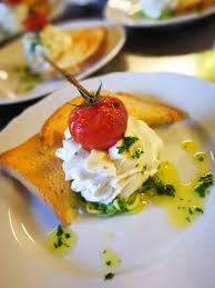 Coppette mousse ricotta e albicocche. Mousse Di Ricotta Alle Erbette Pomidorini Caramellati E Crostini Il Re Della Sfoglia