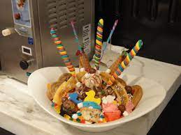 Ridiculous Sundae At The Sugar Factory In Las Vegas Las Vegas Eats Krystal Restaurant Sugar Factory
