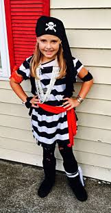 Il y a 13369 costume de. 1001 Idees Pour Realiser Un Deguisement Et Maquillage Pirate Maquillage Pirate Deguisement Pirate Enfant Deguisement