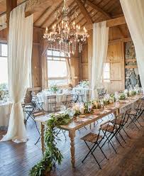 La décoration occupe une place stratégique lors de l'organisation d'un mariage l es couples ou parents souhaitent une ces housses de chaise décroreront à merveille vos chaises et participeront à la décoration de salle. La Decoration Salle De Mariage Comment Economiser De L Argent
