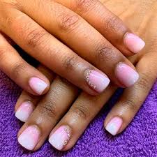 Despite the strictness, geometric patterns in nail art can look extremely cute and gentle. Cute Pink And White Ombre Nails Short Ideas Cute Manicure