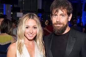 Dorsey said in a message on the social media platform that he didn't know where he would be living. Die Schonsten Frauen Und Exfrauen Der Reichsten Manner Der Welt Seite 6 Von 74 Soolide