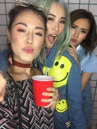 Tessa Burton (@hello_tessa)