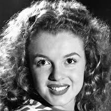 Marilyn smiles for your Friday. 😁 Have a great weekend! #marilynmonroe