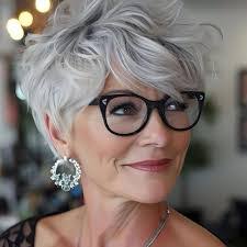 Holly Wylie's Instagram, Twitter & Facebook