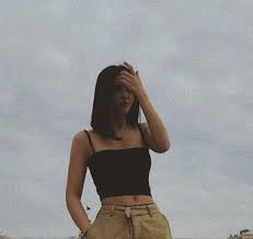 Face the camera and look forward. Pin By Flavia Veldy On Room Desing Photography Poses Women Girl Photography Girl Photography Poses