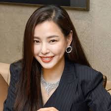 Hani Lee's Instagram, Twitter & Facebook