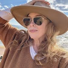 Lisa Strutz's Instagram, Twitter & Facebook