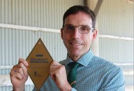 Today Farrer was presented with the Gold Diamond for Dairy Australia Milk  award by Jane Bower from Dairy Australia. We were excited to welcome Brian  and Deb Parker from Denman to our