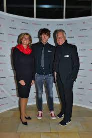 Während marcus seinem besten freund für seine damalige hilfe dankt, bricht ihm die stimme: Dagmar Wohrl Mit Mann Hans Rudolf Und Sohn Marcus Maximilian Semperfi Gmbh