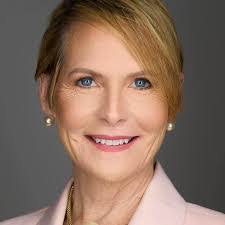 Donna Bounds's Instagram, Twitter & Facebook