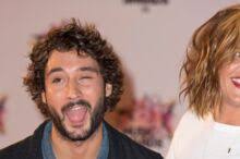 Un peu fort un peu sensible. Pour L Anniversaire De Jeremy Frerot Son Frere Monte Sur Scene Quasiment Nu Gala