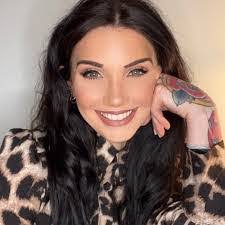 Randi Parrish's Instagram, Twitter & Facebook