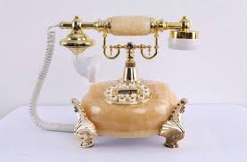 Antika Telefonlar Ile Evde Nostaljik Koseler Telefonlar Antika Klasik