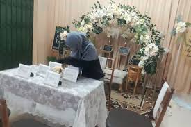 Namun tidak hanya itu, karena beberapa aksesoris rumah pun ternyata banyak dibuat dari anyaman bambu. 1whkixqifj6c1m