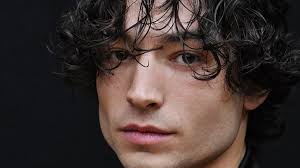 Ezra Miller, délires messianiques et descente aux enfers pour la star de  «Flash»