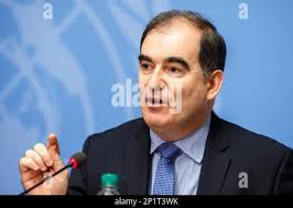 John Ging, Operations Director of the UN Office of the Coordination of  Humanitarian Affairs (OCHA), informs the media