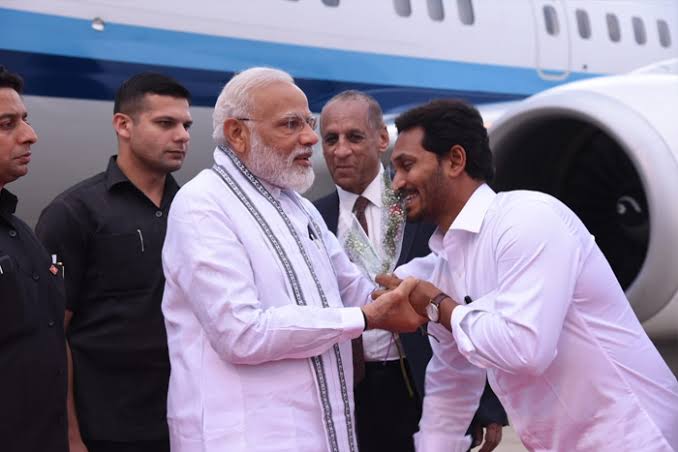 images?q=tbn:ANd9GcScnNXsMKyuSsUBGeMIfdD