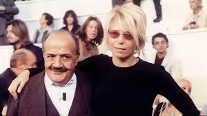 Maria de filippi e maurizio costanzo vestiti da sposi. Maria De Filippi Rivela Con Maurizio Ho Chiesto La Separazione