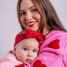 Ambar Campos's Instagram, Twitter & Facebook