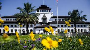 Tari topeng kuncaran, tari merak, tari jaipong 13. Wacana Jawa Barat Berganti Nama Jadi Provinsi Sunda