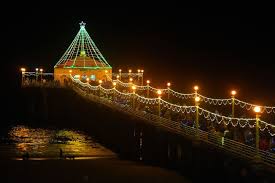 Manhattan Beach Lights Up The Night Sky At 29th Annual Pier Lighting Daily Breeze Beach Lighting Manhattan Beach Pier Light