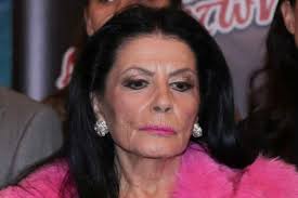 Γεννήθηκε στη θεσσαλονίκη στις 27 μαϊου του 1933.την θεατρική της καριέρα την ξεκίνησε το 1946 με την παρότρυνση της ηθοποιού ζωζώ νταλμά μαζί με τη μεγαλύτερη αδελφή της βάσω στην. 8lipsh Gia Thn Zwzw Sapoyntzakh Kahke To Spiti Ths Vipnews