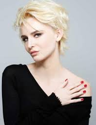 20 Coupes Pour Cheveux Fins Qui Rajeunissent En 2020 Coupe Cheveux Fins Cheveux Coupe De Cheveux