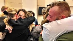 Karbaat gebruikte in strijd met de voorschriften zijn eigen zaad om vrouwen te bevruchten die geen kinderen konden krijgen van hun eigen man, en zonder dat die vrouwen dat wisten. Spermadokter Karbaat Verwekte 49 Kinderen Met Eigen Zaad Nos