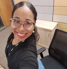 El #Frutero un personaje que forma parte de nuestro día a día, nos llena de  energía y color con sus frutas 🍉 🍋🍌🍒🍐 y su buena onda ✨✨. Me imagino  que alguna