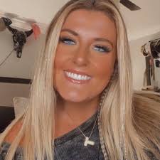 Gianna Evans (@giannaevanss)