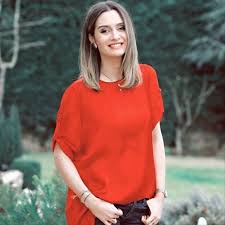 19 haziran 1984, i̇stanbul) türk oyuncu.pera güzel sanatlar lisesi tiyatro bölümünde lise eğitimini tamamladı (2003). Birce Akalay Fan Page Vk