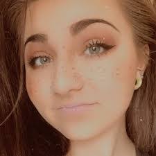 Rena Barrow's Instagram, Twitter & Facebook