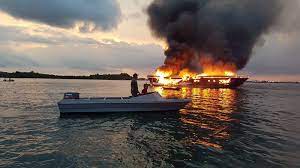 Kapal pt gpe, yang sebelumnya diduga memuat minyak namun dibantah manajemen pt bpg,. Kapal Yacht Terbakar Lalu Tenggelam Di Perairan Batam Semua Penumpang Selamat Okezone News