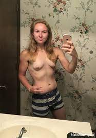 Teen Titten Selfie - Kleine Titten Pics