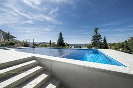 Gartenpool In Hanglage Schwimmbad De Pool Im Garten Pool Landschaftsbau