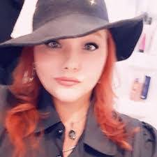 Amber Meaney's Instagram, Twitter & Facebook