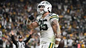 Tucker Kraft's teammates, wife congratulate tight end on contract extension