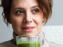 Tizenhárom évesen lett ismert első, dóra című albumával, melyről a buli után a takarítás lett a legismertebb dal. Szinetar Dora Nok Lapja