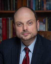 From textbooks to touchdowns, our student-athletes are killing it in the  classroom and beyond! Happy #nationalstudentathleteday, Yellow Jackets 🐝  1) Kierra Parsons '25 (German, Biology major) 2) Eli Fuentes '25  (Engineering major)