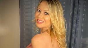 Anche se ormai lontana dal mondo della televisione italiana, anna falchi è sempre una delle più amate dal pubblico e anche sui social e lo . Anna Falchi Chi E Eta Dove E Quando E Nata Marito Figli Vita Privata Max Biaggi