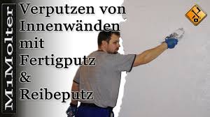 Außerdem stehen ihnen putze mit unterschiedlichen körnungen und farben sowie erstklassige putzträger zur verfügung. Verputzen Von Innenwanden Mit Fertigputz Reibeputz Youtube