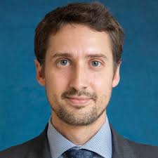 J'ai le plaisir de vous annoncer que j'occupe désormais le poste de Cheffe  de laboratoire chez CEA.