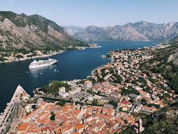 ᴛʀᴀᴠᴇʟ ʙʟᴏɢ on instagram 蒙特內哥羅 kotor top of the old kotor fort trail 於黑山的最後一個早晨 穿越了無限條崎嶇偏僻的小徑 來到了
