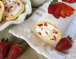 Prima di servire, decora con fragole, menta o un po' di topping al cioccolato o alla fragola: Ricetta Rotolo Panna E Fragole Bimby Profumato E Goloso Kikakitchen