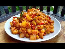 Shutterstock/amallia eka ilustrasi opor ayam yang biasa disajikan dengan ketupat saat lebaran. Resep Sambal Goreng Kentang Pelengkap Opor Ayam Lebaran